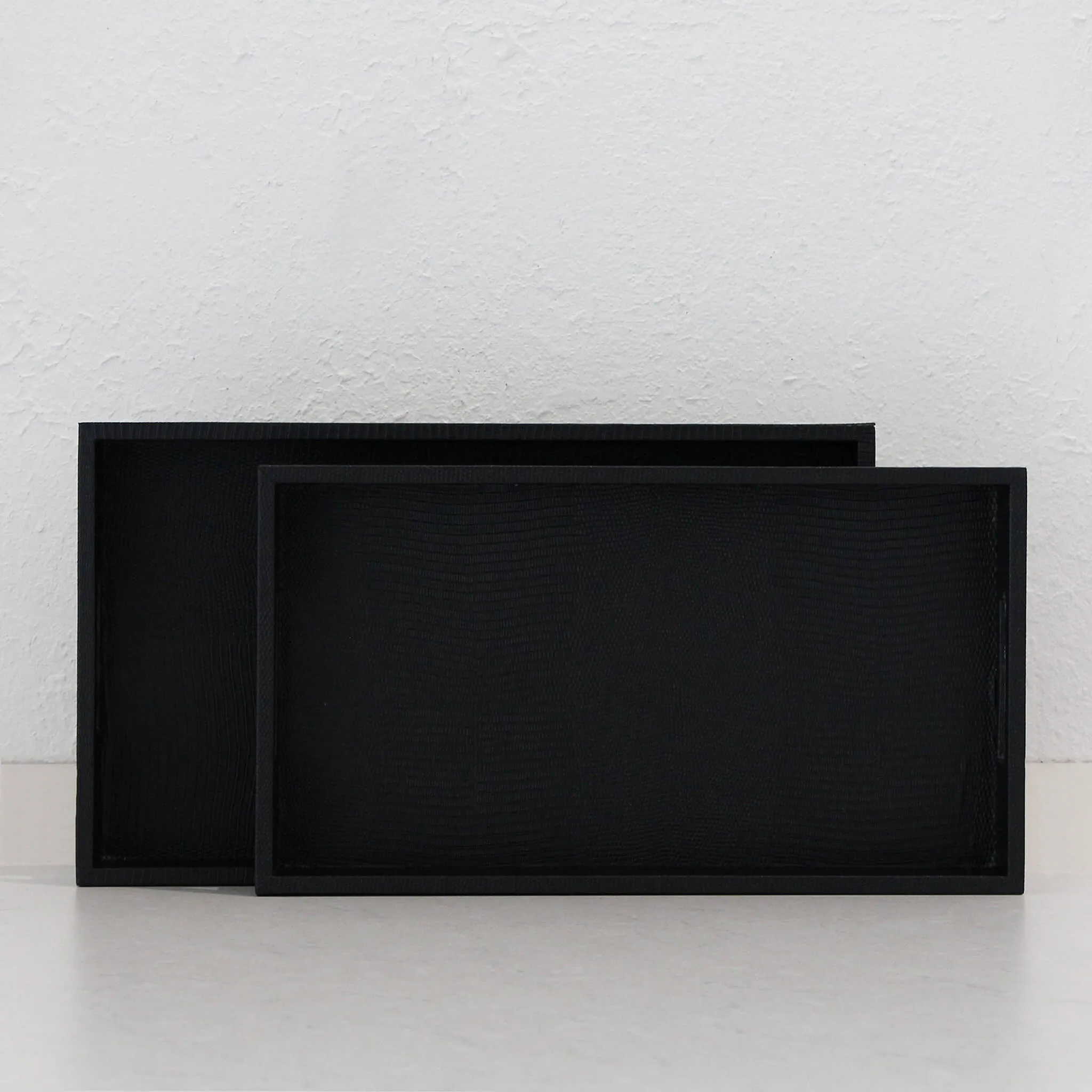 CONRAD SNAKE RECTANGLE TRAY  |  SET OF 2  |  NOIR BLACK