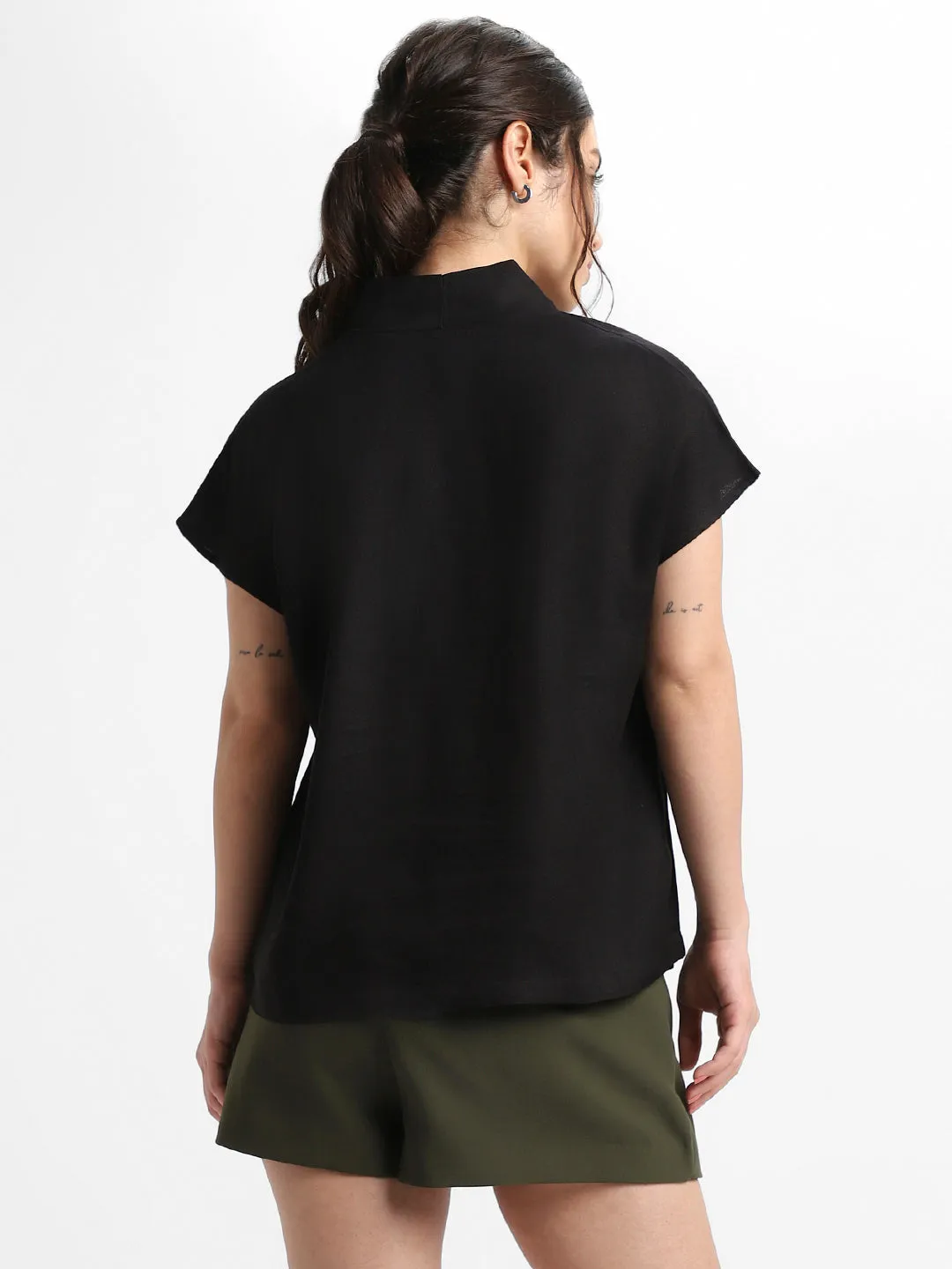 DL Woman V- Neck Regular Fit Solid Black Top