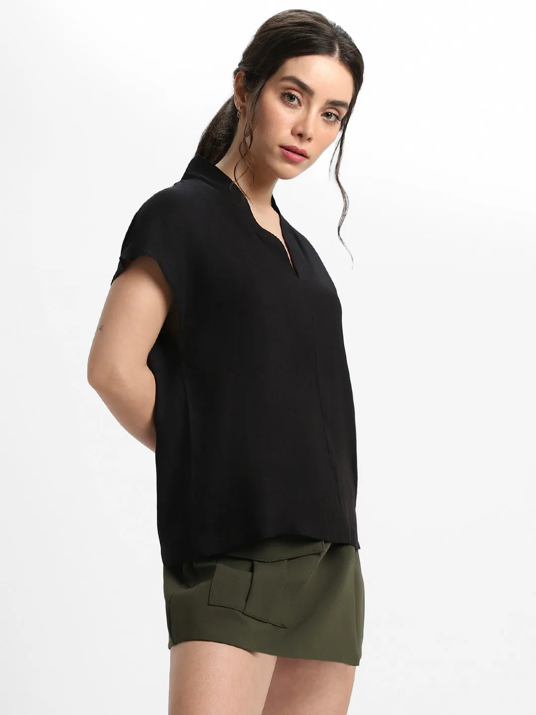 DL Woman V- Neck Regular Fit Solid Black Top