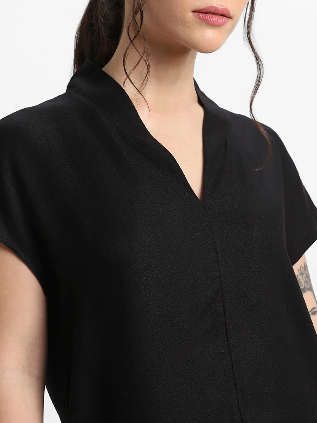 DL Woman V- Neck Regular Fit Solid Black Top